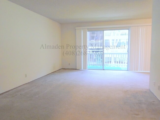 Building Photo - Condo in Great Location! Award Winning Schools!