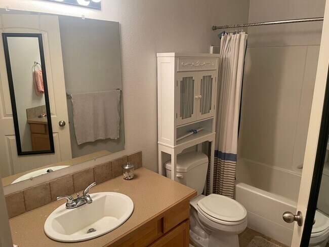 Building Photo - Cute Split Bedroom Floor Plan Tucked Away for Added Privacy!