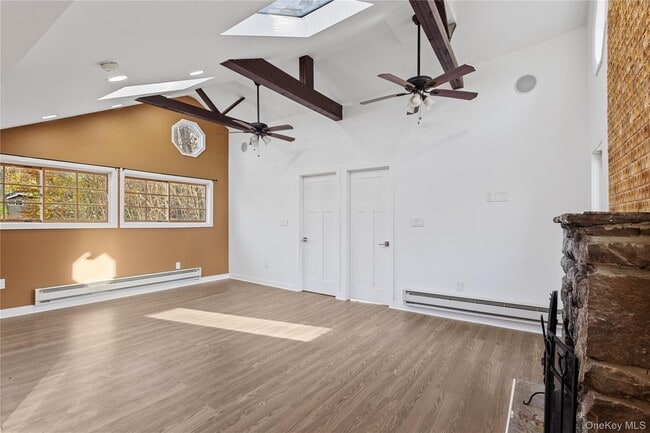 Building Photo - 9 Sylvan Trail