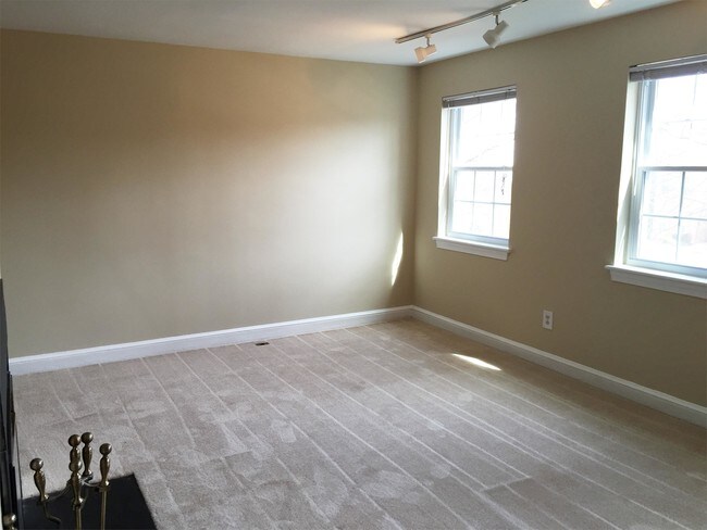 Building Photo - 2105 N Scott St