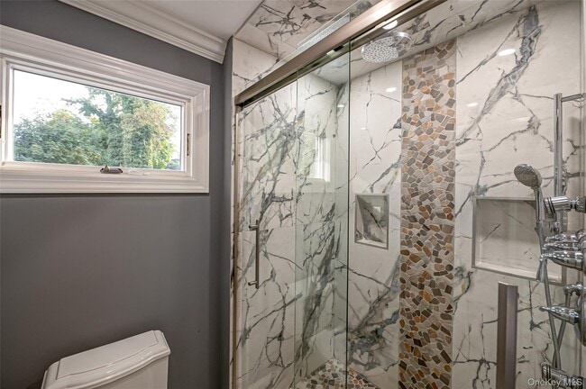 Building Photo - 850 St Johnland Rd