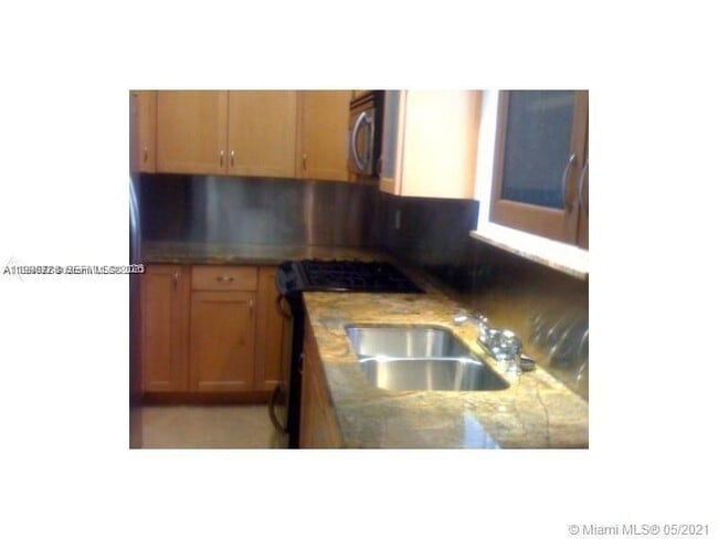 Building Photo - 329 W 28th St