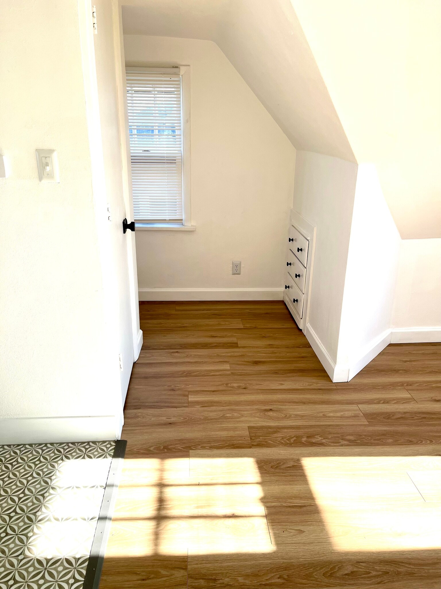 Building Photo - 10174 W Ford Ave