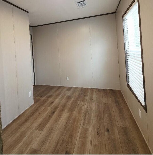 Building Photo - 151 Lueb Ln