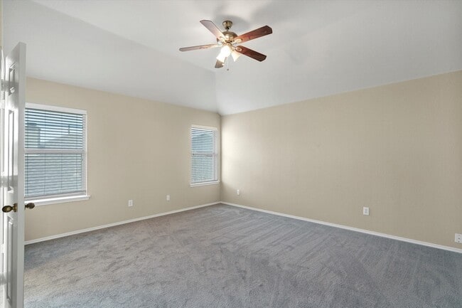 Building Photo - 4402 Emerald Leaf Dr