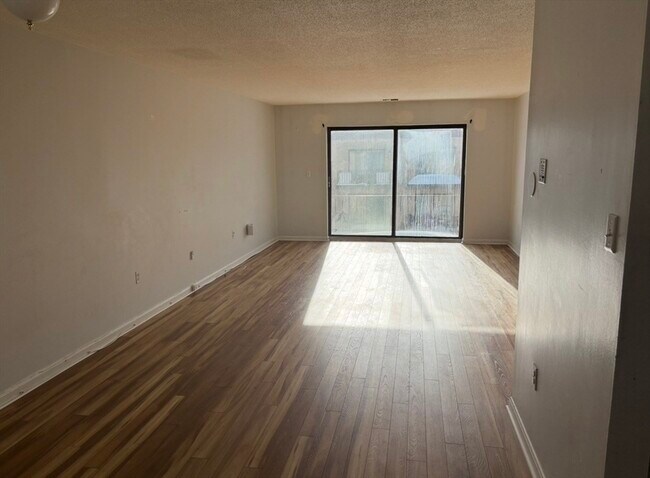 Building Photo - 406 Broadway