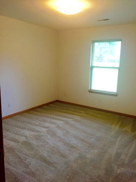 Building Photo - 1508 Blue Bonnet St