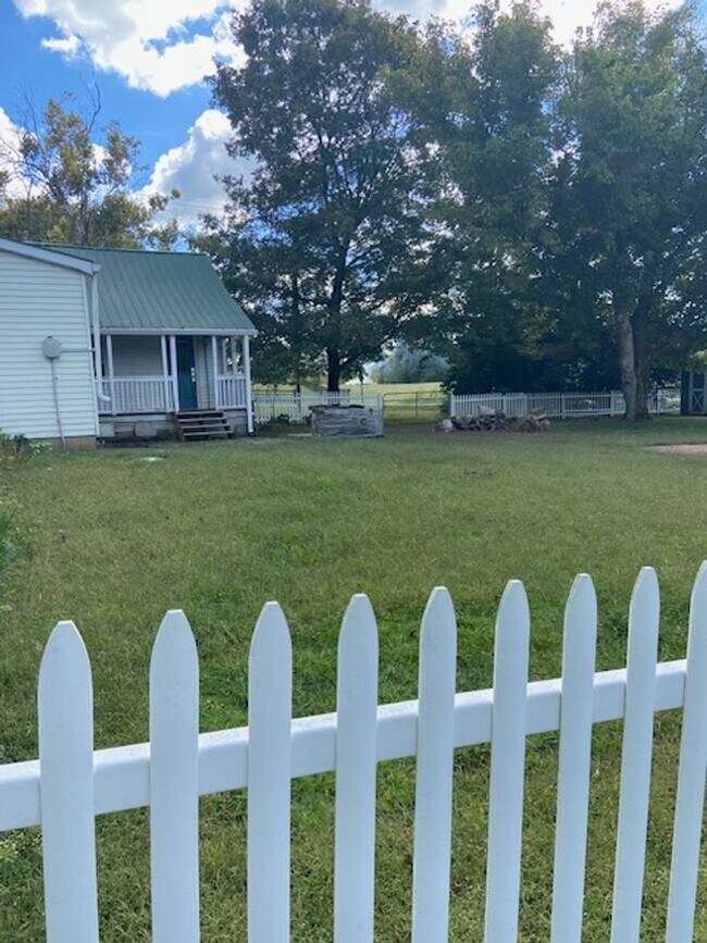 Building Photo - Beautiful 3brm, 2bath Home in Heart of Bur...