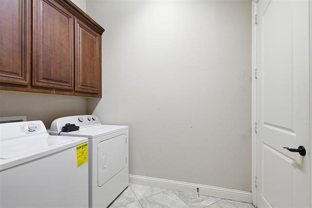 Building Photo - 2304 Lynbridge Cir