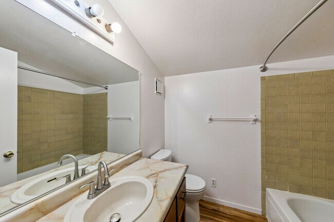 Building Photo - 993 Woodchuck Ct
