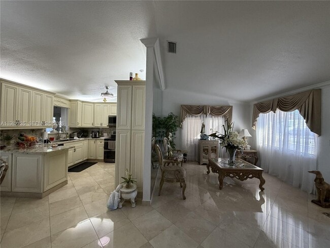 Building Photo - 14831 Kendale Lakes Blvd