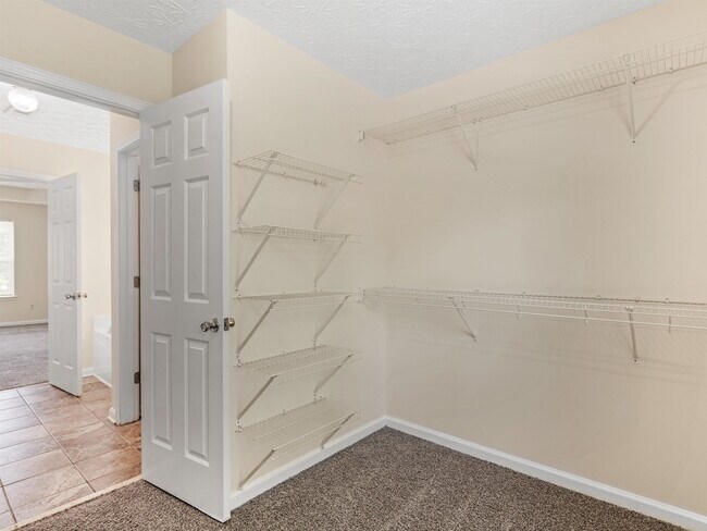 Building Photo - 310 Sarasota Ln