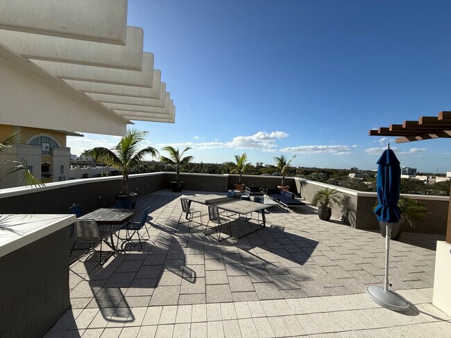 Building Photo - 139 NE 32nd St