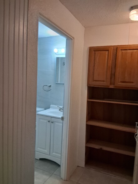 Building Photo - 1120 Northshore Dr