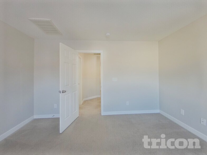 Building Photo - 9245 Simonton Dr