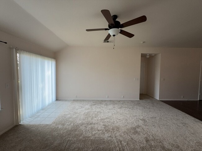 Building Photo - 3003 Elderberry Dr