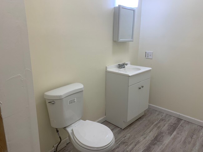 Building Photo - 134 Chestnut Ave