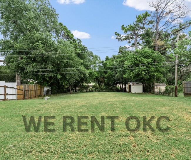 Building Photo - 3016 Shadybrook Dr