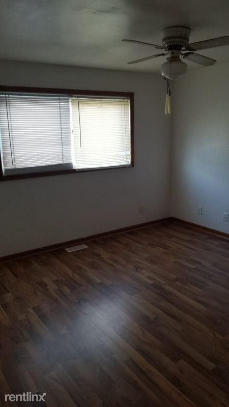 Building Photo - 2 br, 1.5 bath Townhome - 142 BEACONRIDGE DR