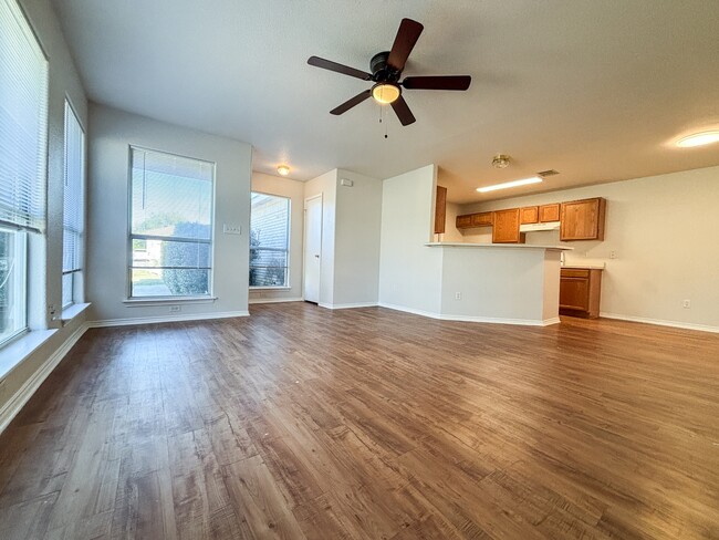 Building Photo - 105 Long Ln