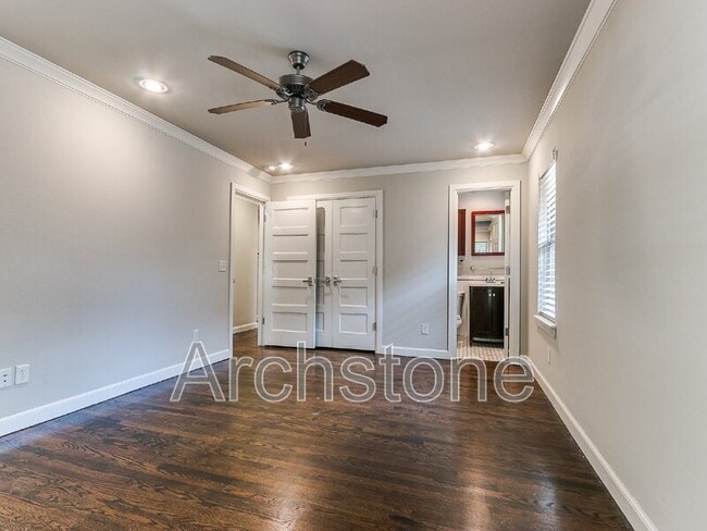 Building Photo - 9631 Stratford Dr