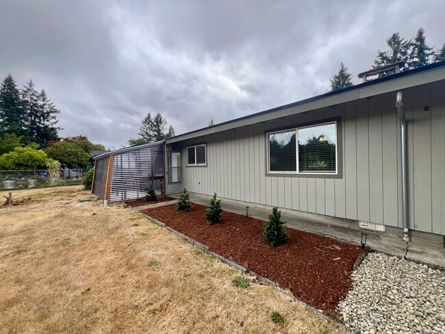 Building Photo - Updated 3BD Rambler w/ Exterior Amenities