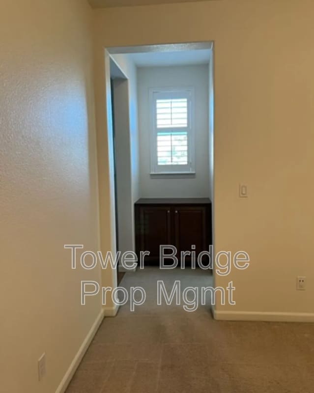 Building Photo - 3057 Village Park Dr