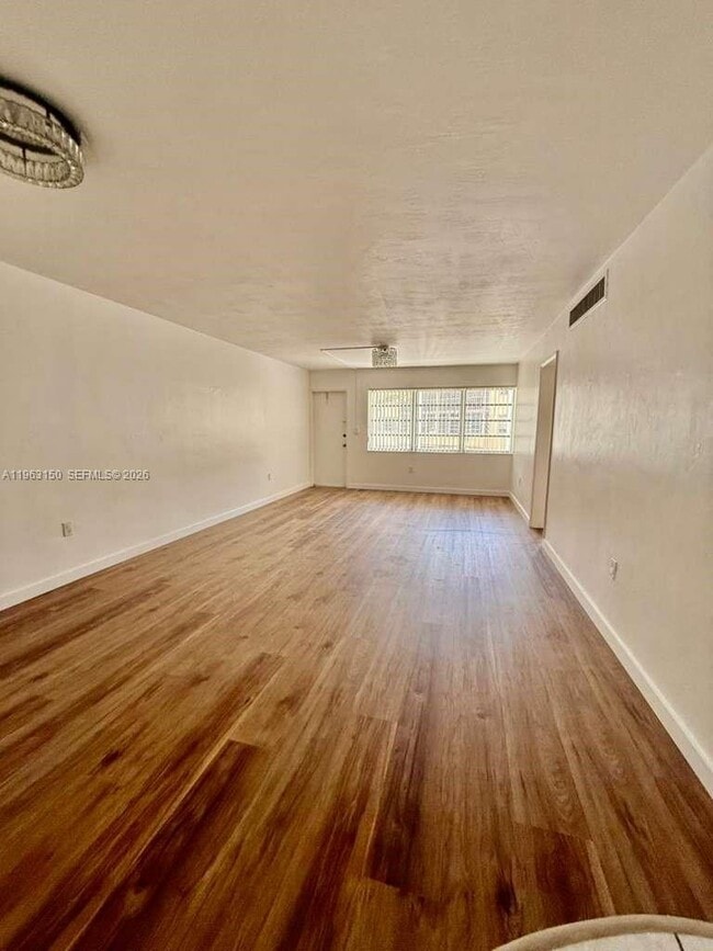 Building Photo - 1550 NE 191st St