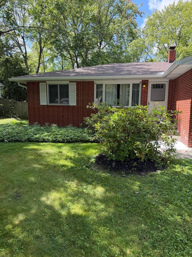 Building Photo - 4748-4752 Sunnyside Drive