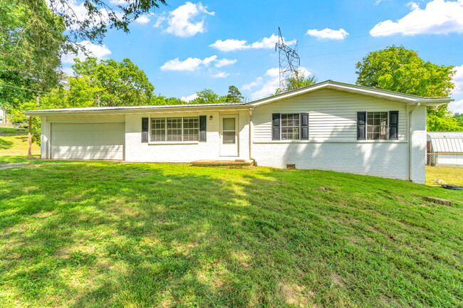 Primary Photo - 206 Bowers Cir