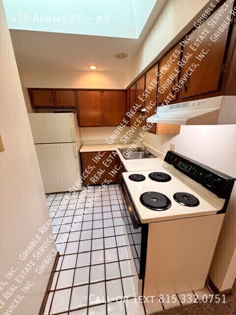Building Photo - 438 Adams St