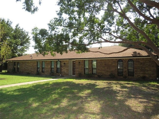 Primary Photo - 2001 Pembrooke Pl