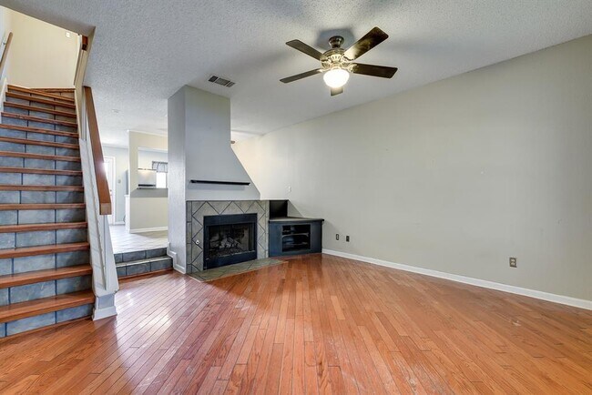 Building Photo - 1411 Gracy Farms Ln
