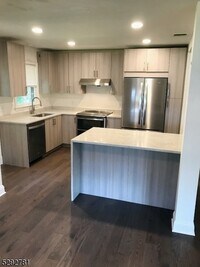 Building Photo - 19 Hewetson Rd