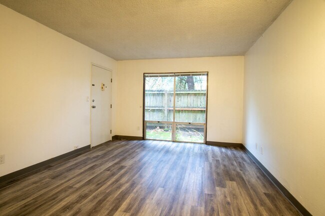 Building Photo - Nicely Renovated One Bedroom Near OHSU Available Now!