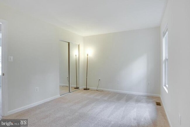 Building Photo - 591 Evergreen Ct