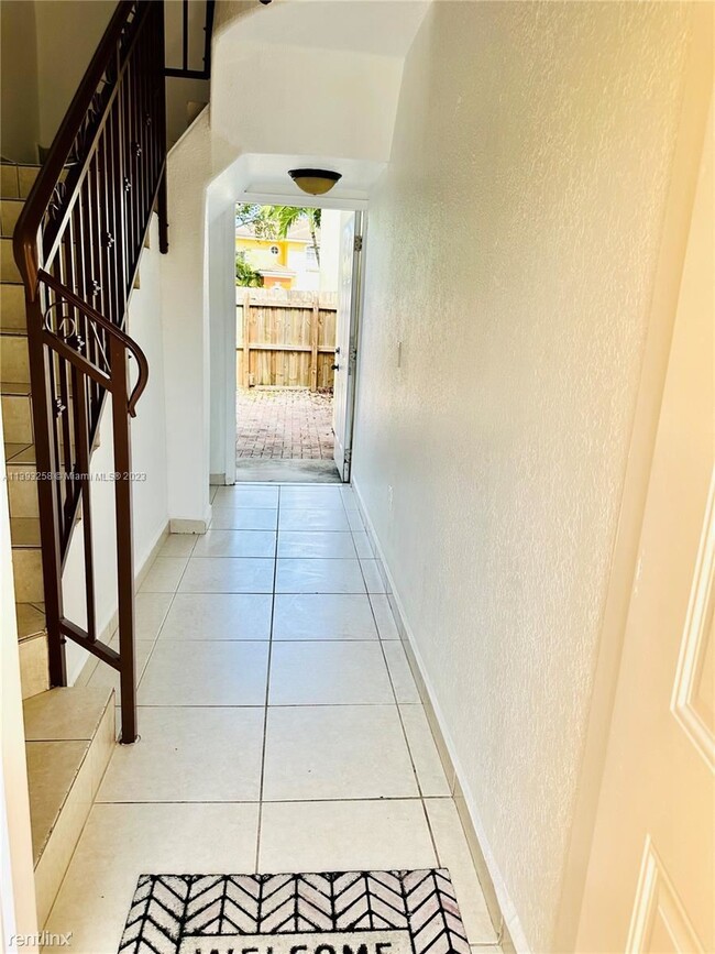 Building Photo - 3 br, 2 bath House - 7270 NW 174th Ter Apt...