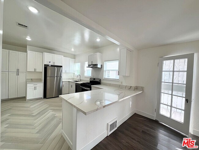 Building Photo - 126 N Hamilton Dr