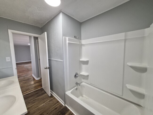 Building Photo - 2703 Kristen Dr E