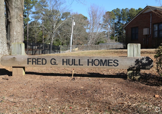 Building Photo - Hull Homes