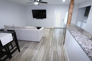 Building Photo - 7021 Greenview Cir N