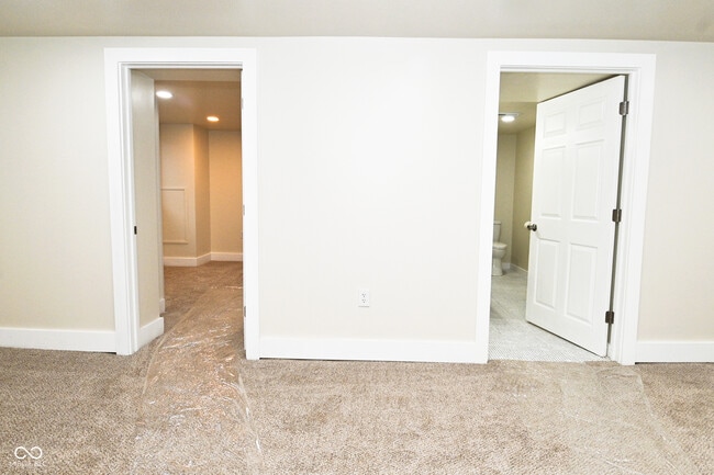 Building Photo - 3928 N Kenwood Ave