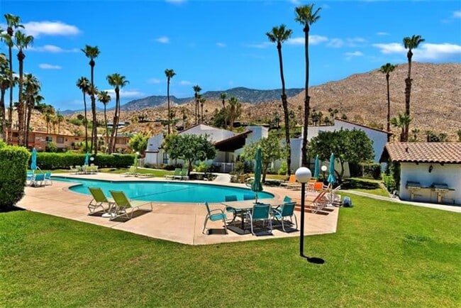 Large pool and spa area with mountain views - 250 E San Jose Rd