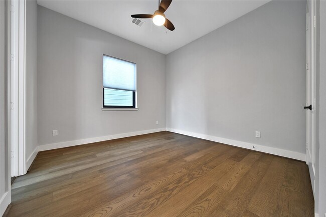 Building Photo - 1212 E 29th St