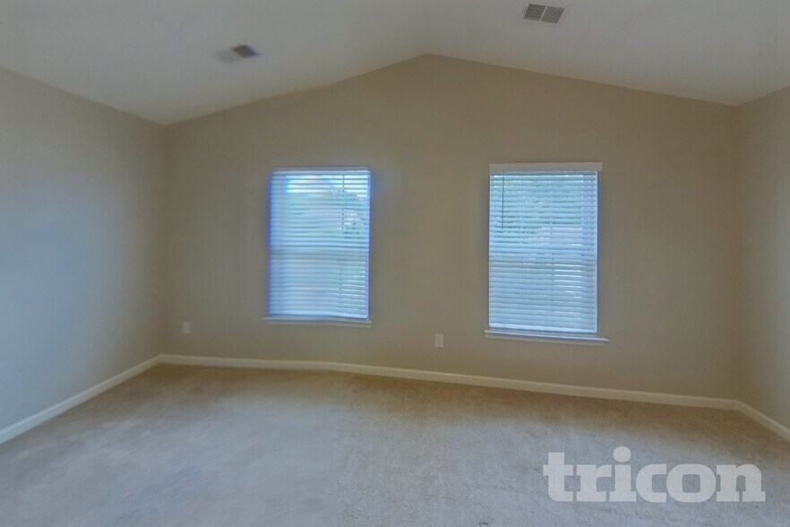 Building Photo - 208 Willow Grv Wy