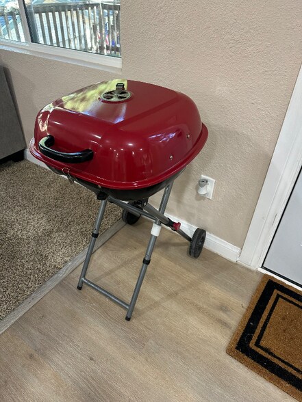 Building Photo - 518 Acacia Dr