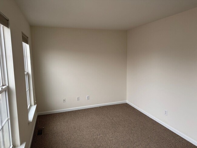 Building Photo - Coldwater Crossing 2 Bedroom 1.5 Bath end unit townhome for rent $1850/month