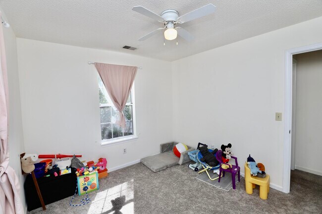 Building Photo - 21 N Trace Ct