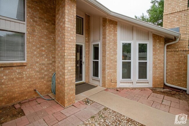 Primary Photo - COMING SOON! Charming 1 Bed/1 Bath Duplex!!!
