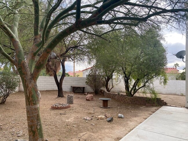 Building Photo - NW!! Single Story!! No Carpet!! No HOA!! B...